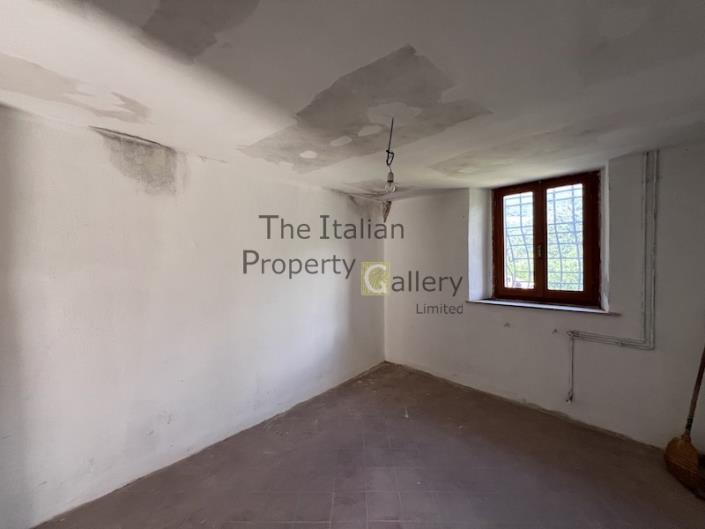 Image No.19-5 Bed House for sale