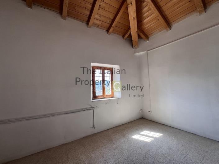 Image No.4-5 Bed House for sale