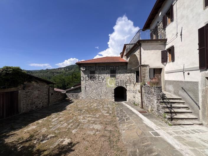 Image No.22-5 Bed House for sale