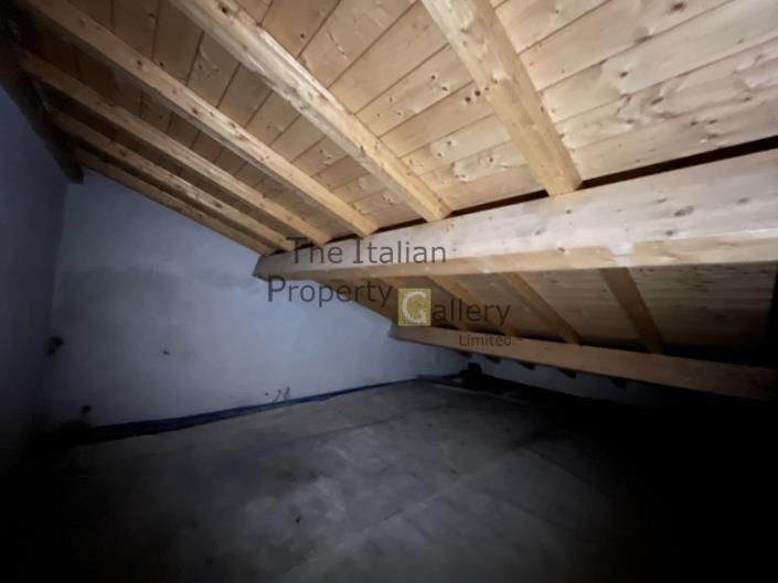 Image No.24-5 Bed House for sale