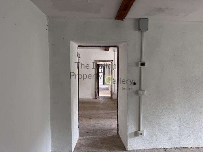 Image No.25-5 Bed House for sale