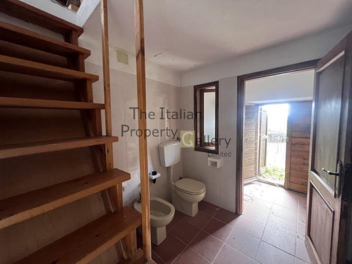 Image No.29-5 Bed House for sale