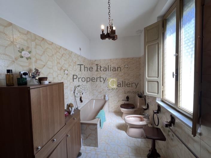 Image No.26-4 Bed Villa / Detached for sale