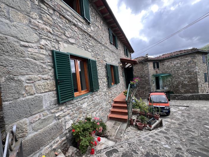 Image No.19-3 Bed House for sale