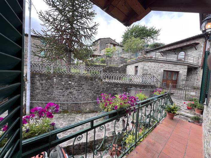 Image No.8-3 Bed House for sale