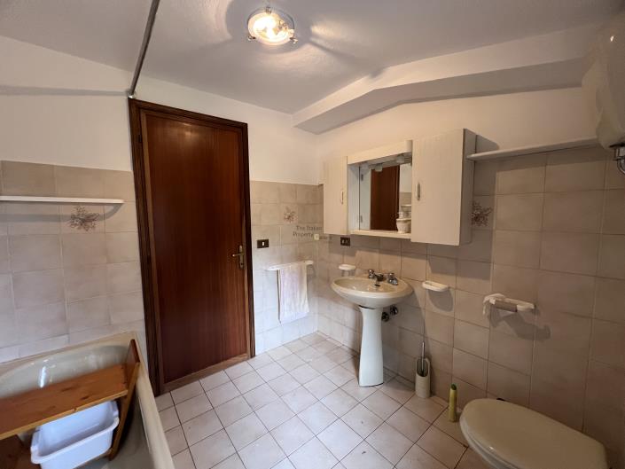 Image No.18-3 Bed House for sale