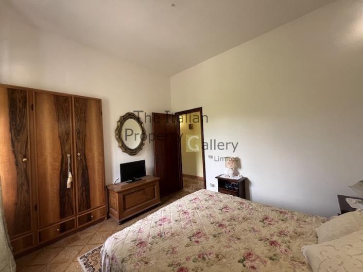 Image No.27-2 Bed House for sale
