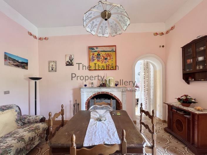 Image No.8-2 Bed House for sale