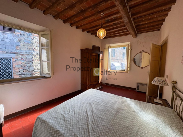 Image No.6-2 Bed House for sale