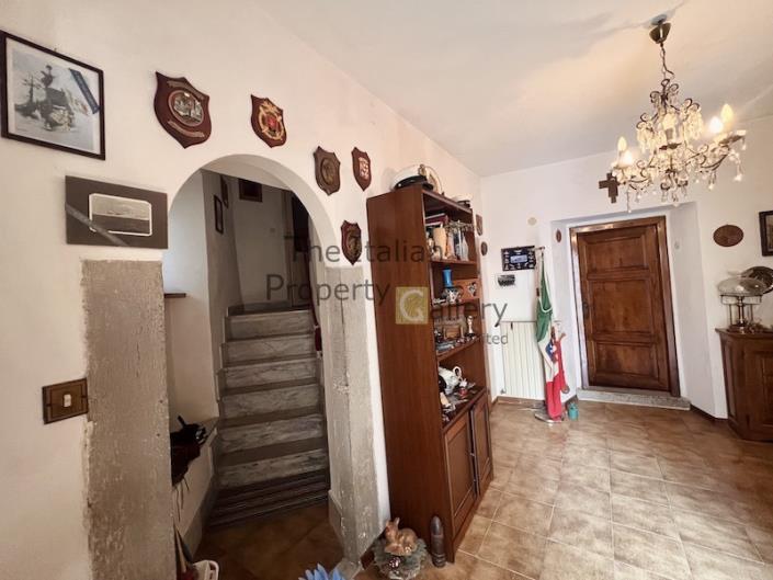 Image No.7-5 Bed House for sale