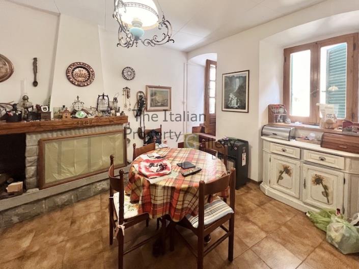 Image No.2-5 Bed House for sale