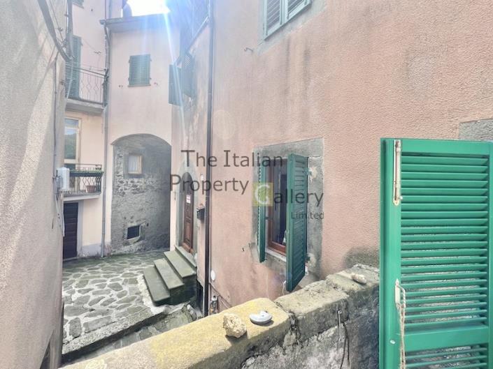 Image No.9-5 Bed House for sale