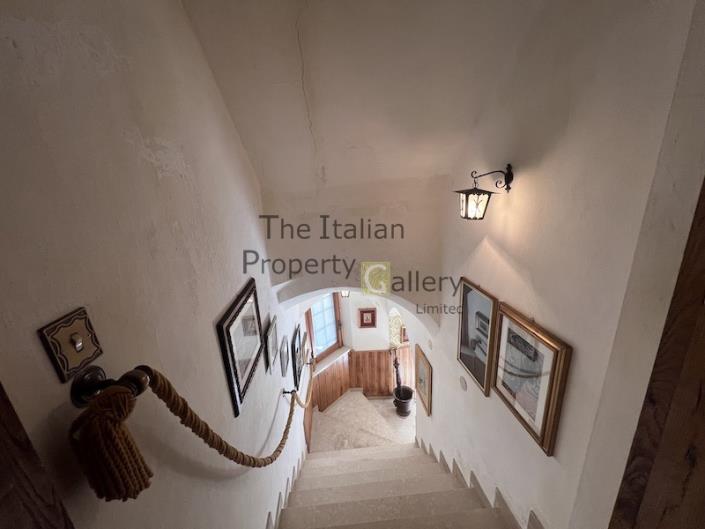 Image No.12-5 Bed House for sale