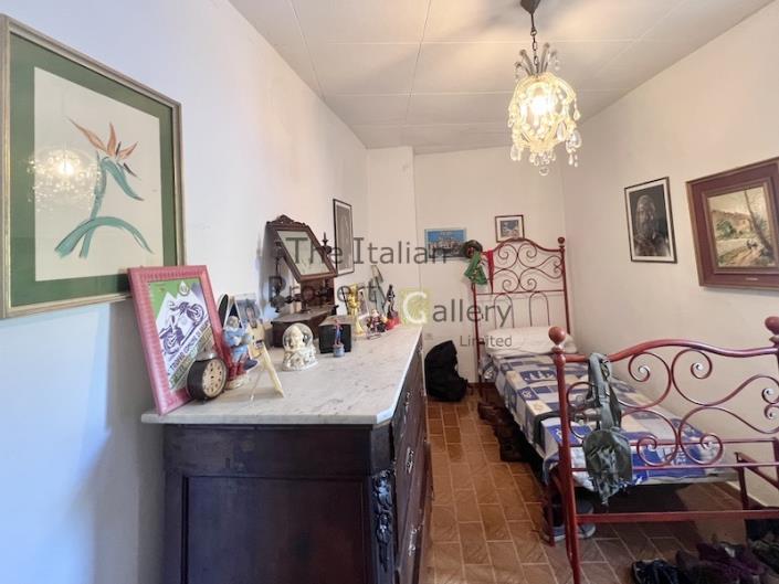 Image No.16-5 Bed House for sale