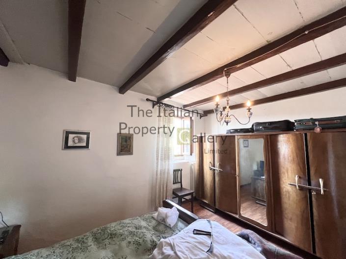 Image No.17-5 Bed House for sale