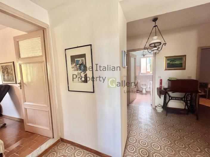 Image No.18-5 Bed House for sale
