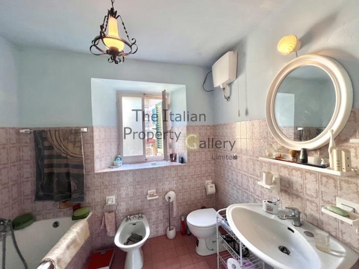 Image No.19-5 Bed House for sale