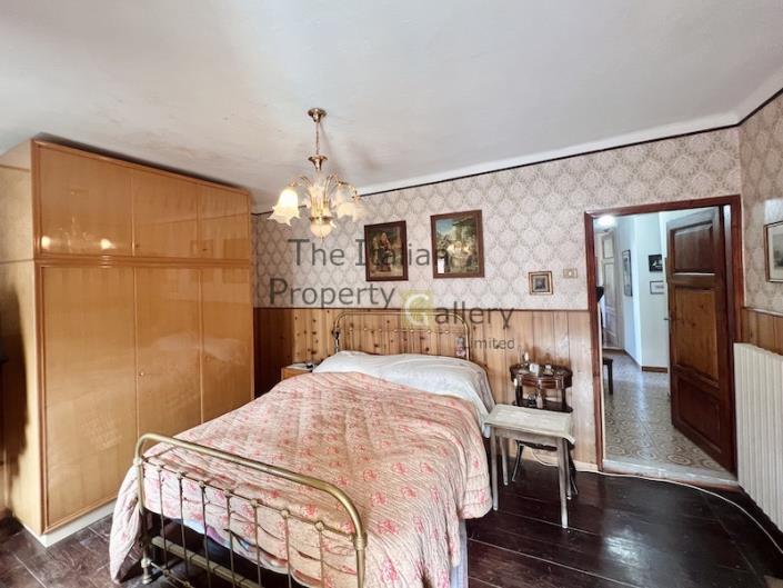 Image No.4-5 Bed House for sale