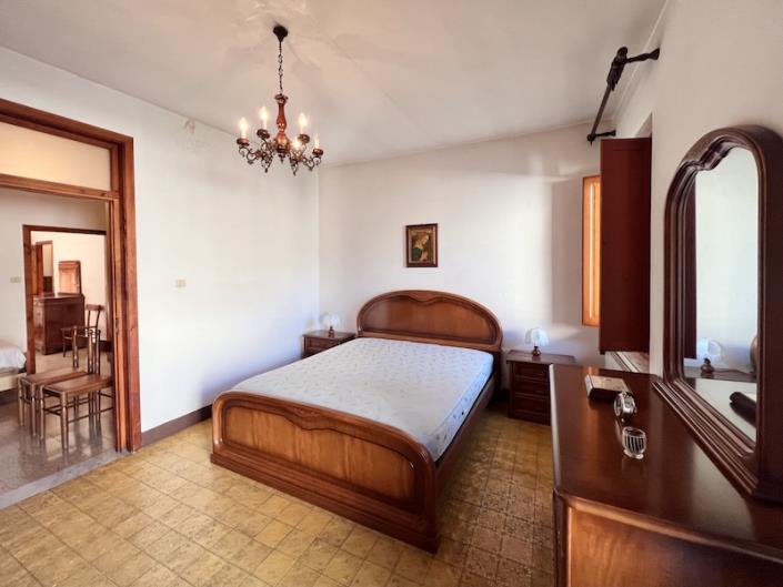 Image No.21-3 Bed House for sale