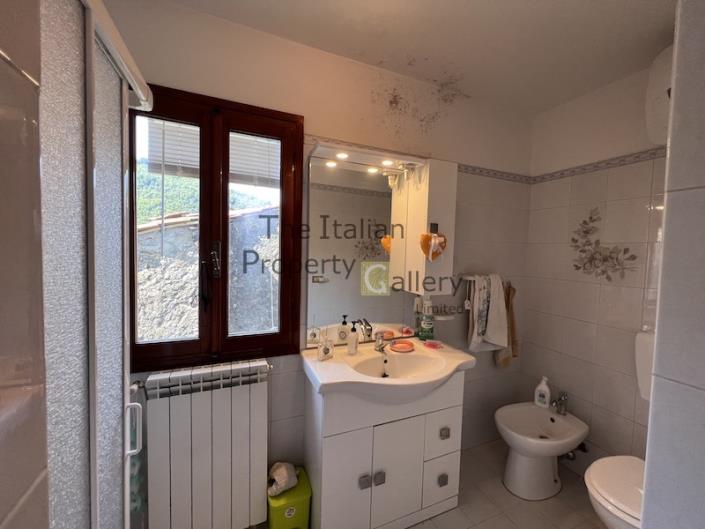 Image No.9-2 Bed House for sale