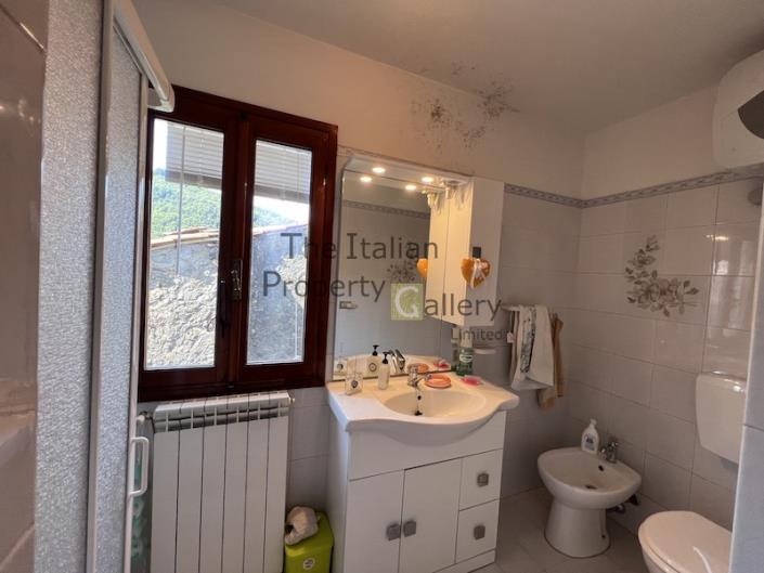 Image No.12-2 Bed House for sale