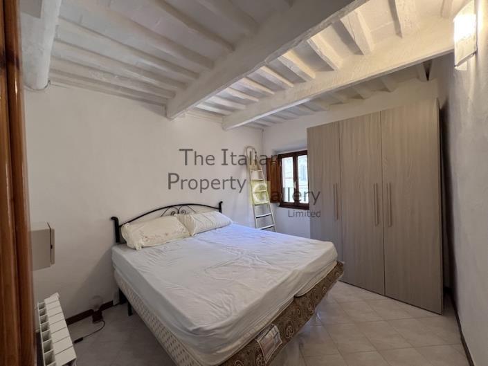 Image No.8-2 Bed House for sale