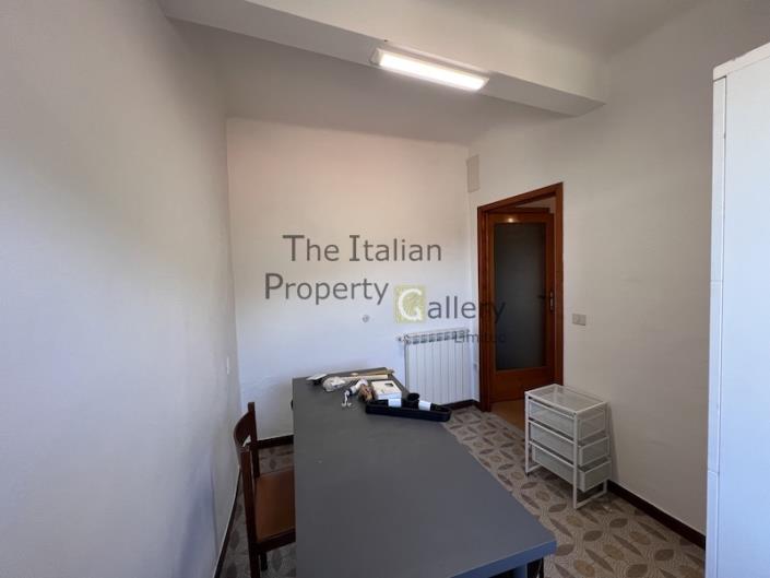 Image No.10-2 Bed House for sale