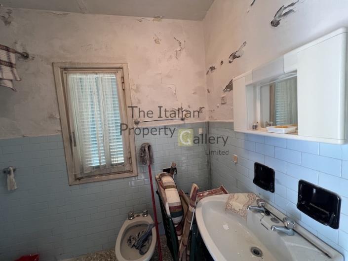 Image No.24-3 Bed House for sale