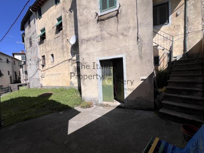 Image No.19-3 Bed House for sale