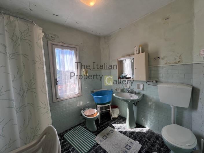 Image No.6-3 Bed House for sale