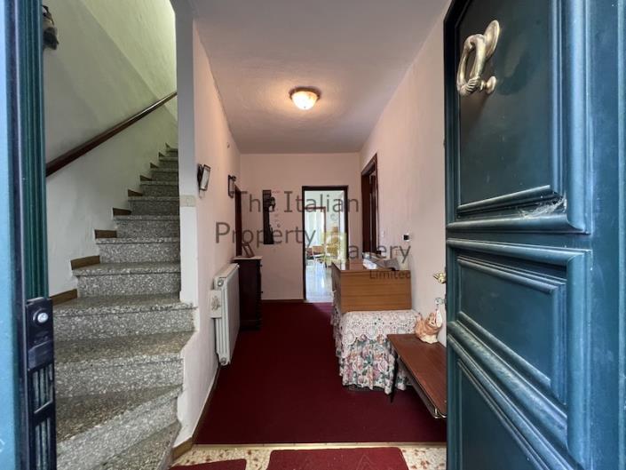 Image No.9-3 Bed House for sale