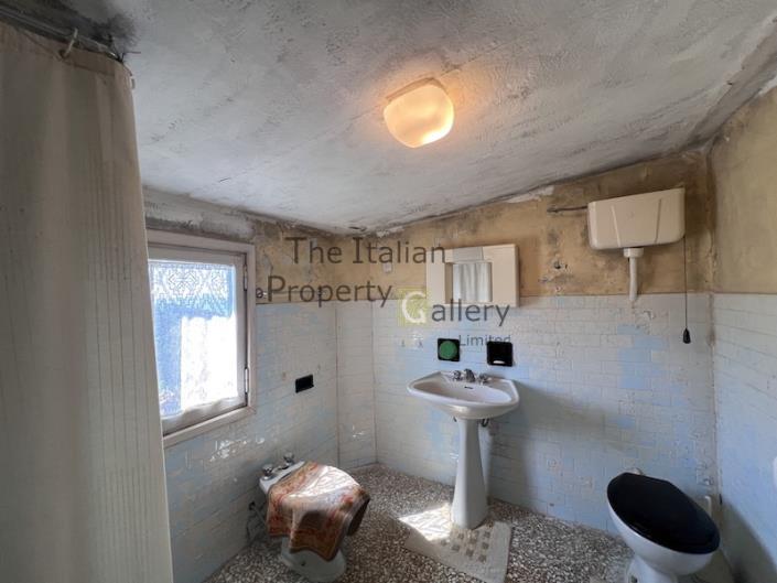 Image No.30-3 Bed House for sale