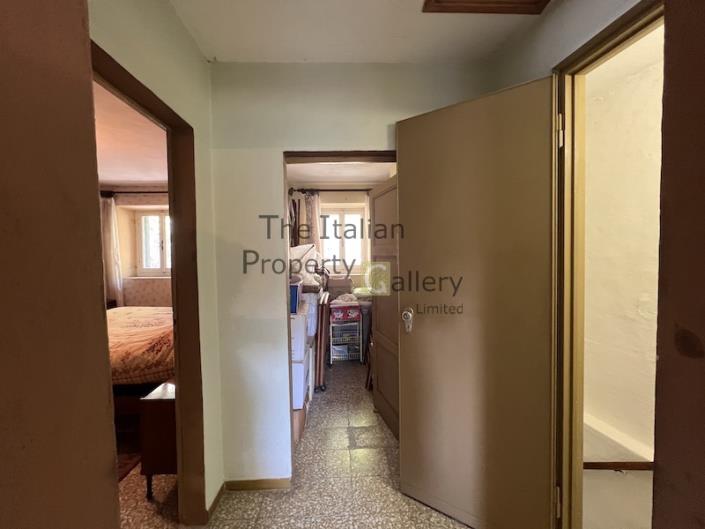 Image No.18-3 Bed House for sale