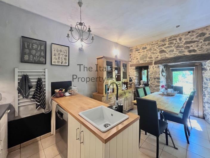 Image No.5-2 Bed House for sale