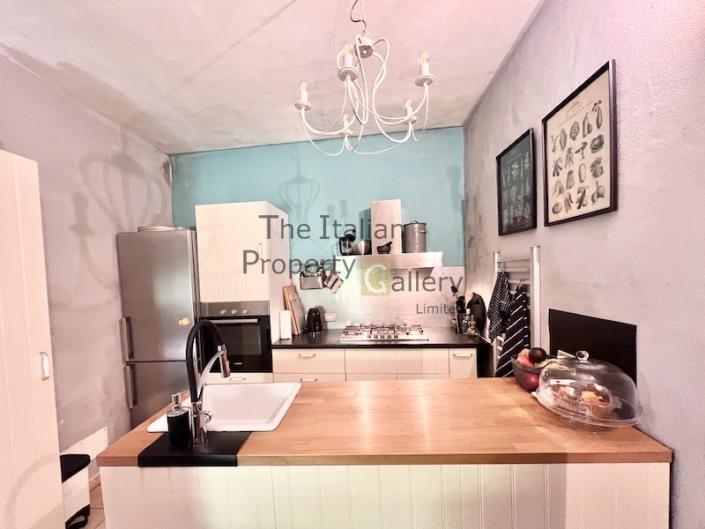 Image No.17-2 Bed House for sale