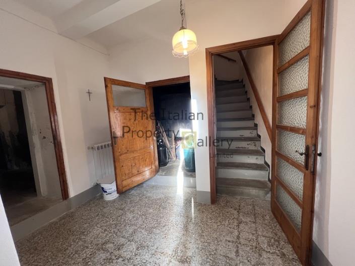 Image No.9-5 Bed House for sale