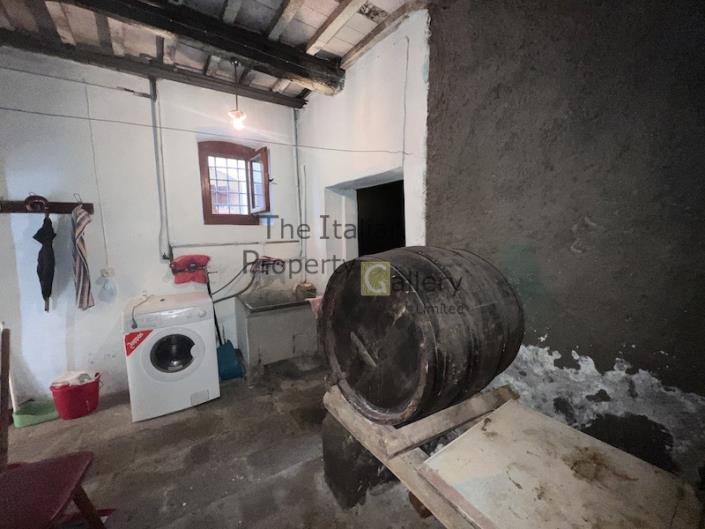 Image No.19-5 Bed House for sale