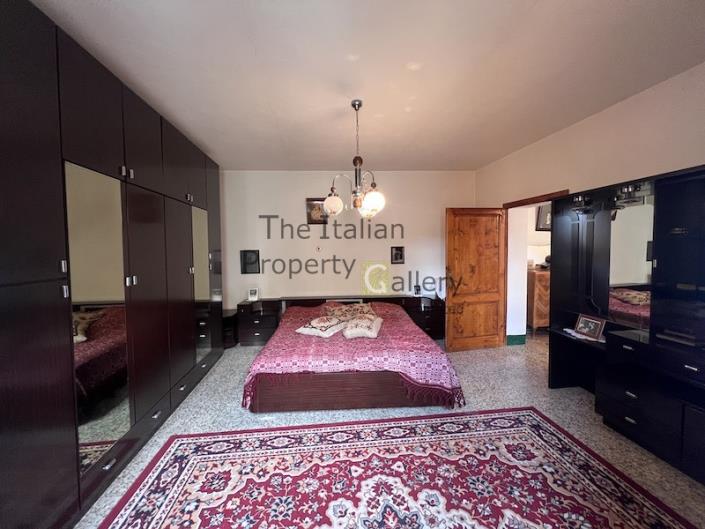 Image No.7-5 Bed House for sale