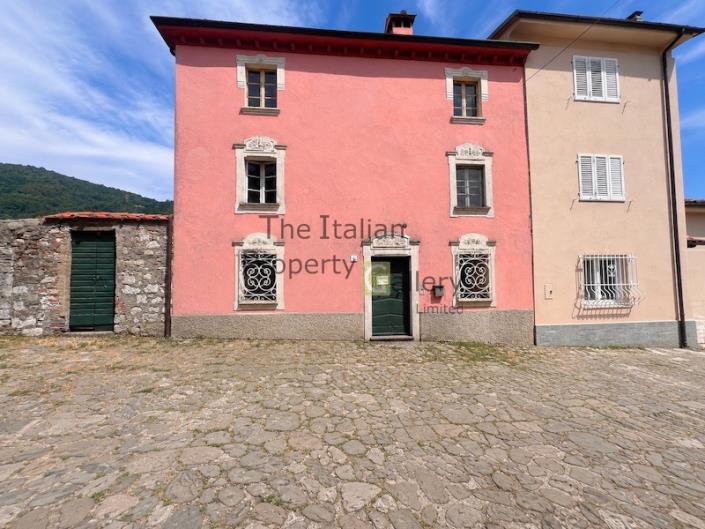 Image No.10-5 Bed House for sale