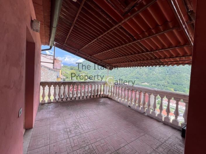 Image No.6-5 Bed House for sale
