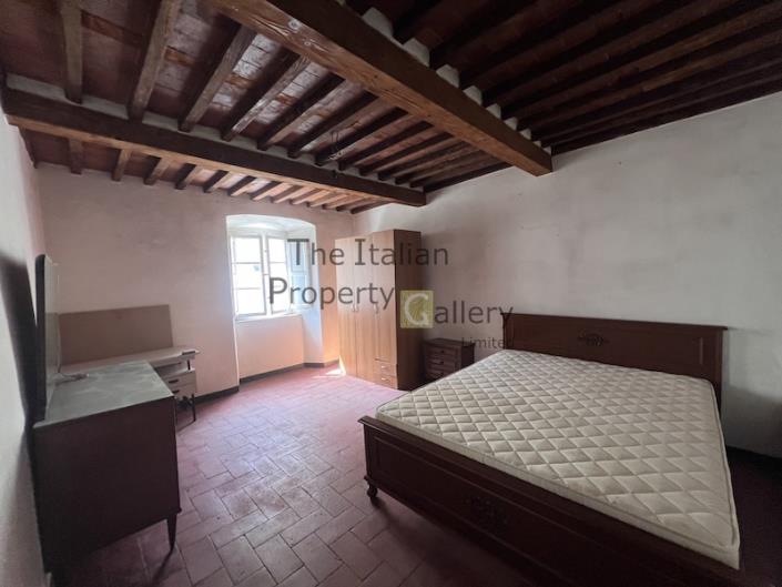 Image No.20-5 Bed House for sale
