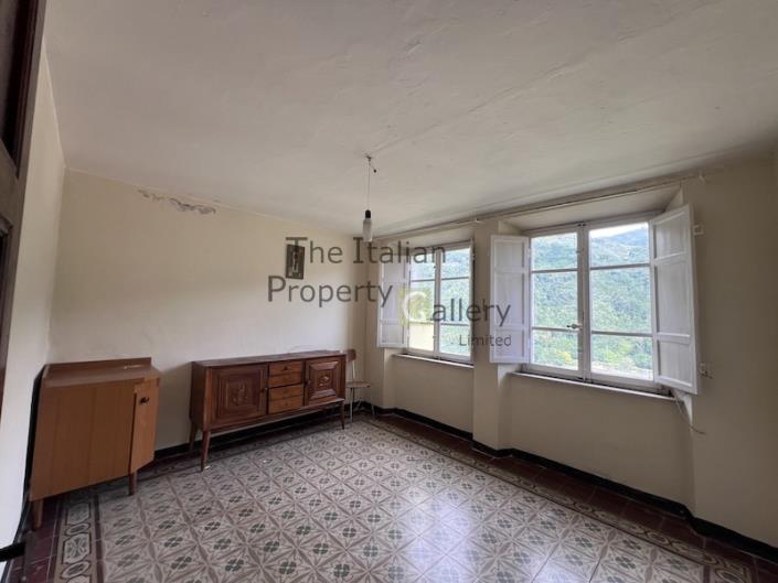 Image No.9-5 Bed House for sale