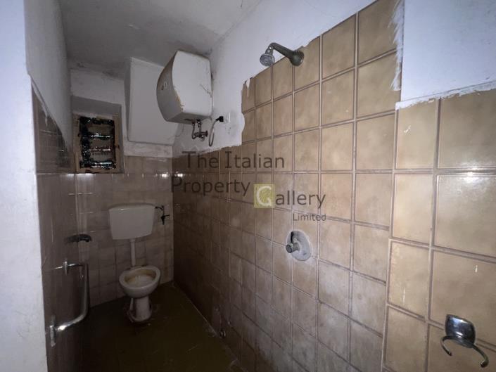 Image No.25-5 Bed House for sale