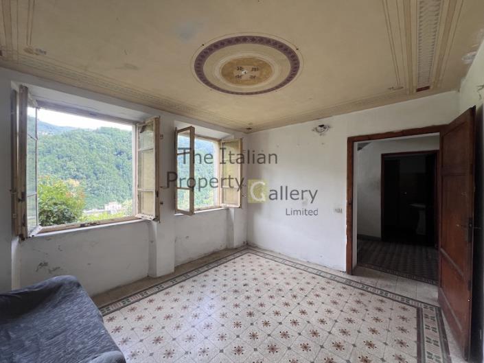 Image No.26-5 Bed House for sale
