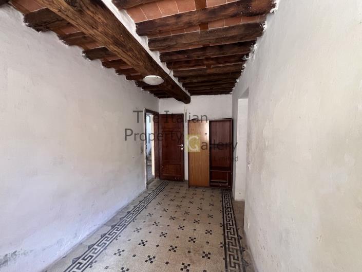 Image No.12-5 Bed House for sale