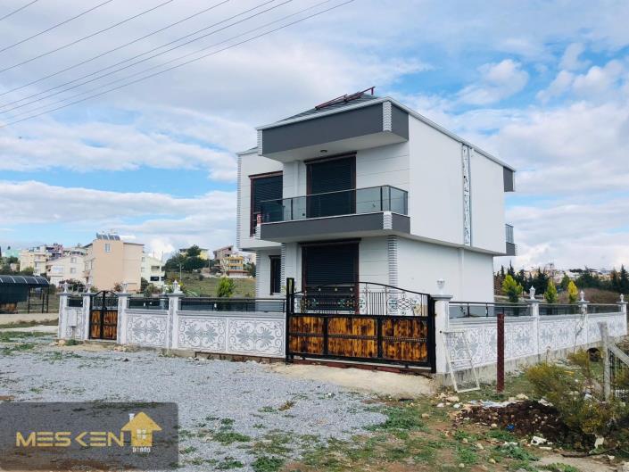 Image No.1-4 Bed Villa / Detached for sale
