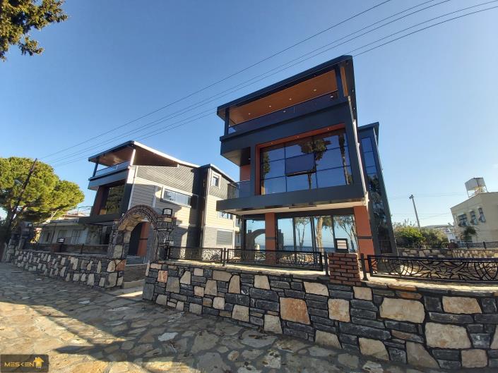 Image No.1-4 Bed Villa for sale
