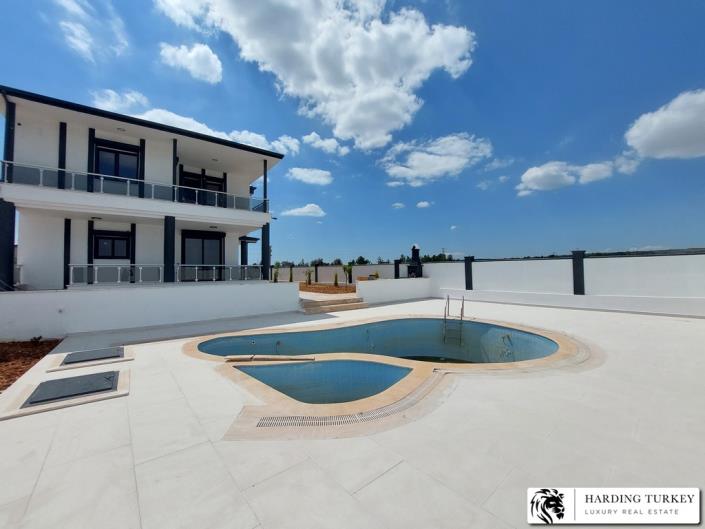 Image No.1-4 Bed Villa / Detached for sale