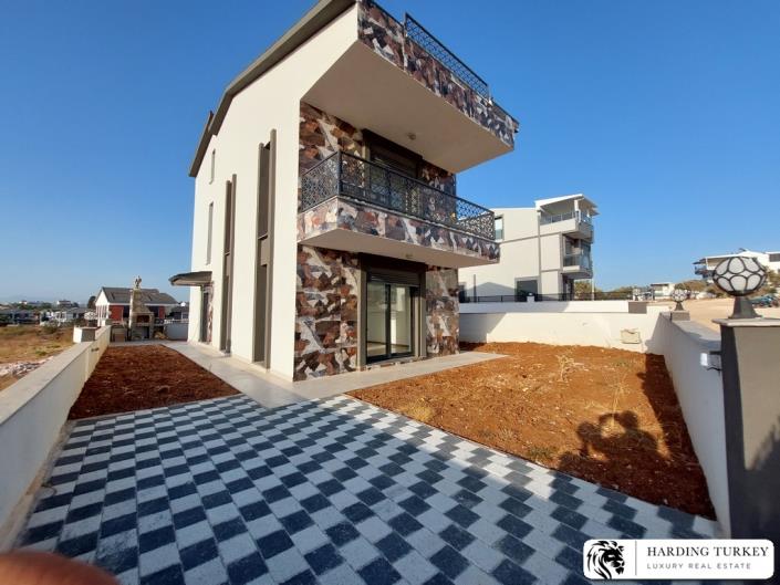Image No.1-3 Bed Villa / Detached for sale
