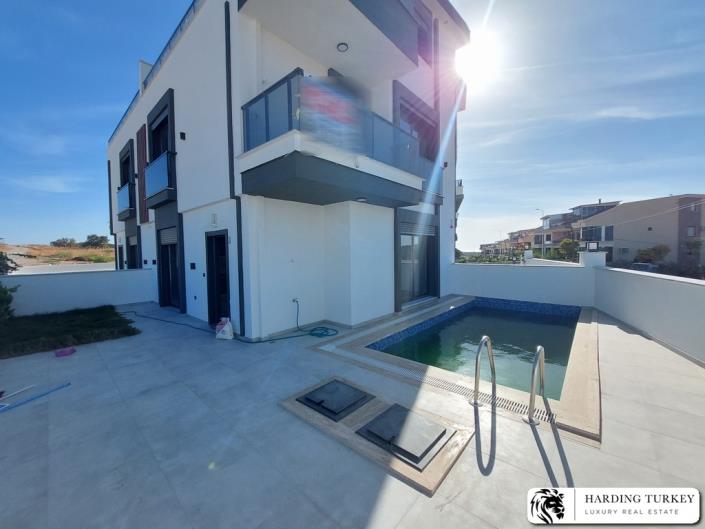 Image No.1-3 Bed Villa for sale